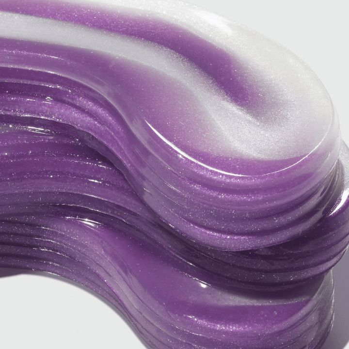 Lähikuva monikerroksisesta hydrogeelistä 360° Shot PDRN Glowing Eye Patch, joka havainnollistaa kosteutta sitovaa rakennetta ja joustavuutta antavaa kaavaa.