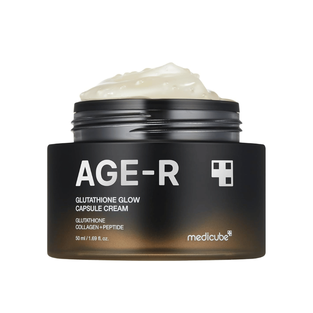 Purkki Medicube Age-R Glutathione Glow Capsule Cream, voide, joka sisältää glutationia, kollageenia ja peptidiä. Tuote on suunniteltu antamaan iholle hehkua ja parantamaan elastisuutta. Voiteen pehmeä koostumus näkyy purkissa.