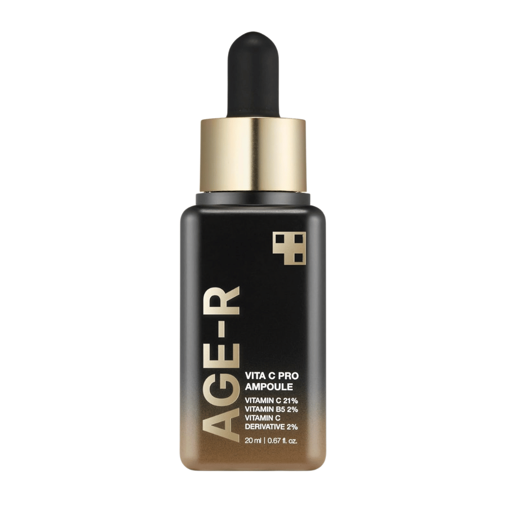 Pullo Medicube Age-R Vita C Pro Ampoule, tuote, joka sisältää 21% C-vitamiinia, 2% B5-vitamiinia ja 2% C-vitamiinijohdannaista. Musta ja kultainen pakkaus sisältää pipetin tarkkaa levitystä varten. Tuote on suunniteltu kirkastamaan ja parantamaan ihon rakennetta.