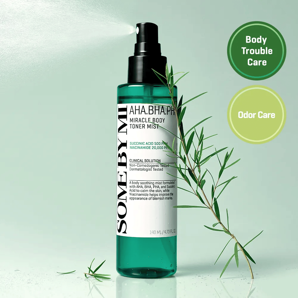 Some By Mi AHA BHA PHA Miracle Body Toner Mist – kuoriva vartalosuihke, joka sisältää AHA-, BHA- ja PHA-happoja ja auttaa torjumaan epäpuhtauksia, vartaloaknea ja parantamaan ihon rakennetta.