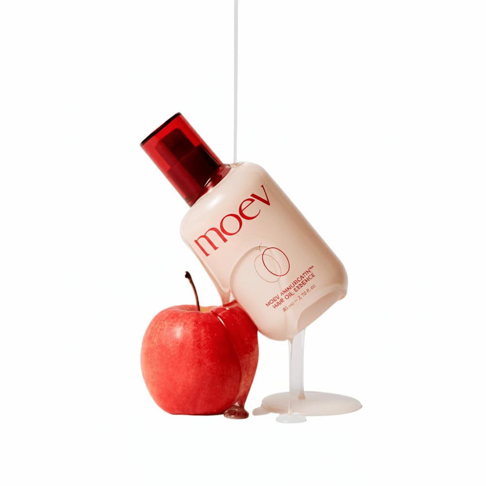 MOEV Annurcatin Hair Oil Essence punaisella omenalla – hiusöljy, joka on saanut inspiraationsa Annurca-omenan antioksidanteista, vahvemmille, kiiltävämmille ja terveemmille hiuksille.