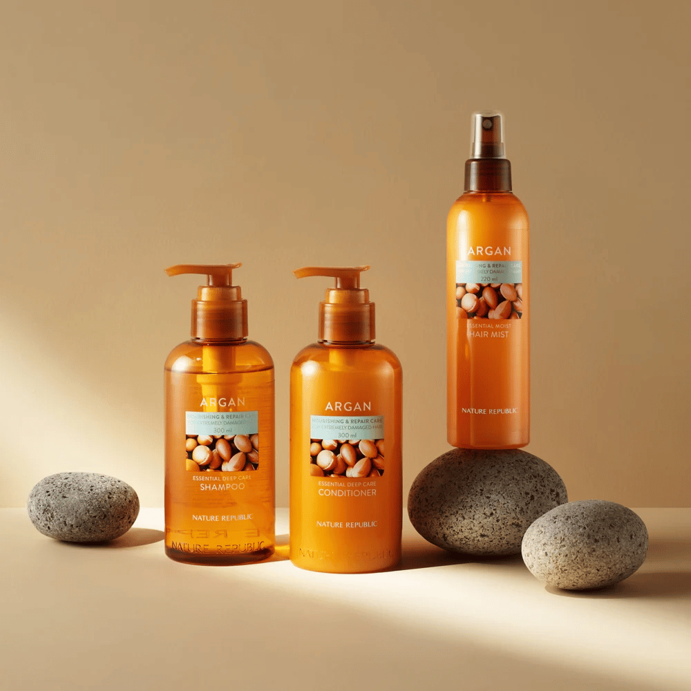 Nature Republic Argan-sarja shampoolla, hoitoaineella ja hiussuihke vaurioituneille hiuksille – rikastettu arganöljyllä kiiltoa ja ravintoa varten.