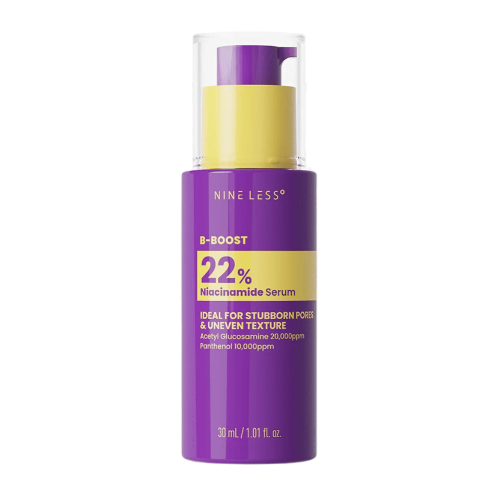 7. NINE LESS B-Boost 22% Niacinamide Serum 30 ml – violetti pumppupullo, jossa 22 % niasiiniamidia epätasaista ihon rakennetta vastaan