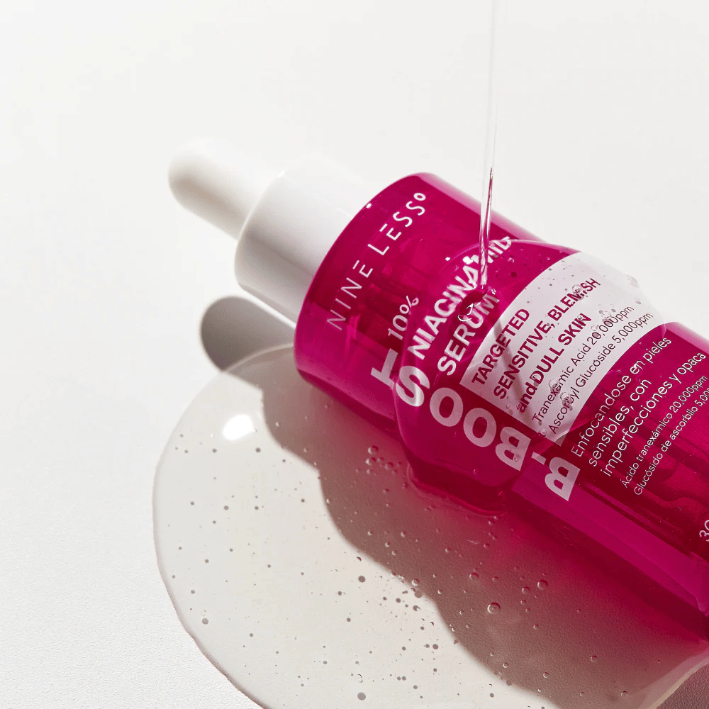 B-Boost 10% Niacinamide Serum, tippuu pipetistä.