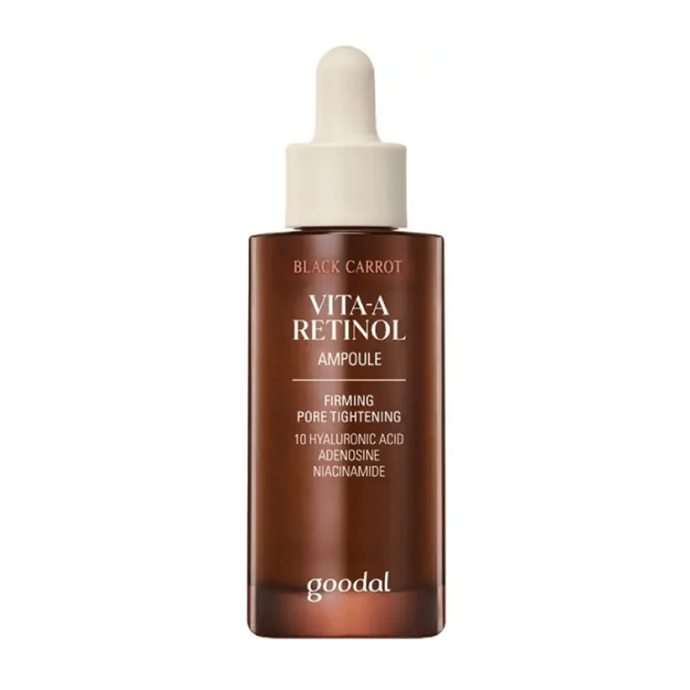 Pulloa, jossa on Goodal Black Carrot Vita-A Retinol Firming Ampoule, näytetään. Siinä on beige pipetti ja tummanruskea pullo. Etiketti kuvaa tuotetta nimellä "Vita-A Retinol Ampoule" ja mainitsee ominaisuudet kuten "Firming Pore Tightening", sekä ainesosat 10% hyaluronihappo, adenosiini ja niasiiniamidi.