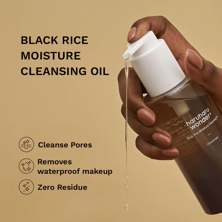 Haruharu Wonder Black Rice Moisture Cleansing Oil pumppaa puhdistusöljyä – tehokas vedenkestävää meikkiä vastaan, puhdistaa huokoset eikä jätä jäämiä.