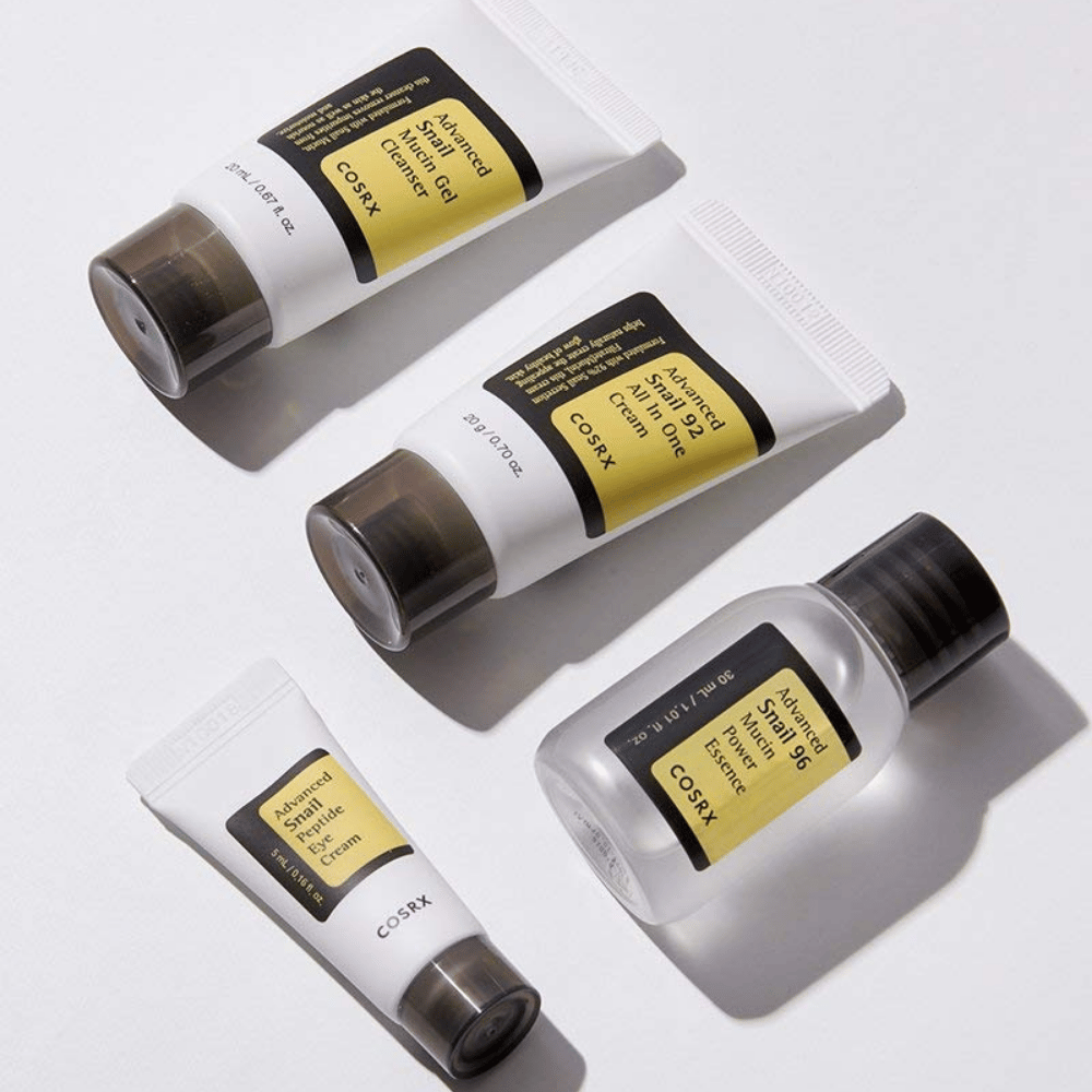 COSRX All About Snail Kit – matkakokoiset pakkaukset, joissa on Snail Gel Cleanser, Snail 92 All In One Cream, Snail 96 Mucin Essence ja Snail Peptide Eye Cream