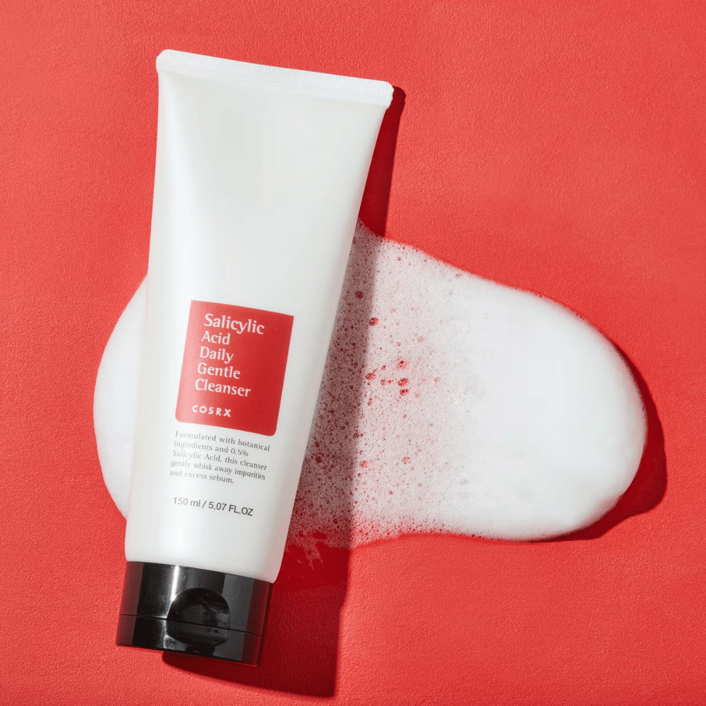 COSRX Salicylic Acid Daily Gentle Cleanser 150ml – tehokas kasvopuhdistusaine salisyylihapolla aknea, mustapäitä ja epäpuhtauksia vastaan, esitettynä vaahdolla.