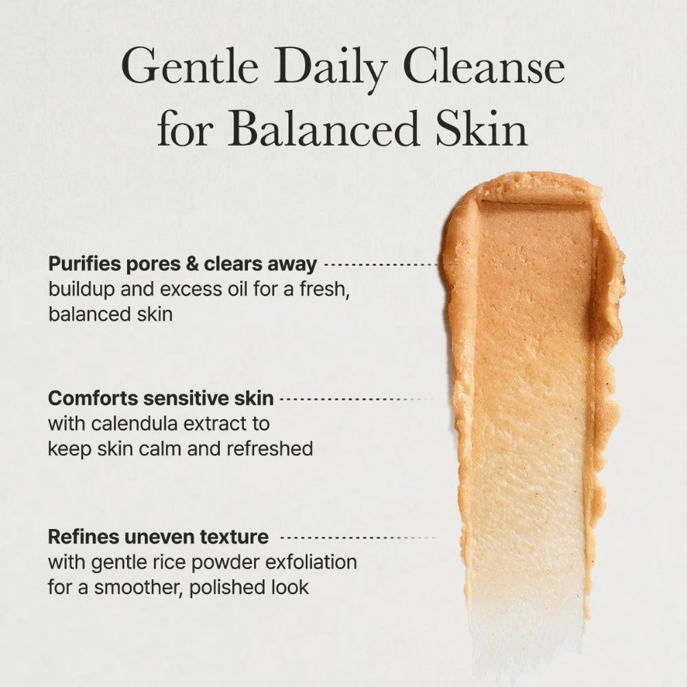Lähikuva Arencia Calendula Rice Mochi Cleanser – kermainen puhdistusaine, joka puhdistaa huokoset, rauhoittaa herkkää ihoa ja tasoittaa ihon tekstuuria.