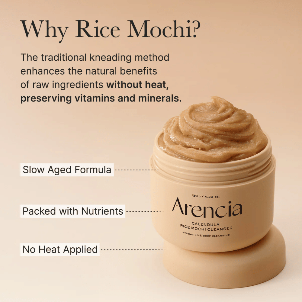 Arencia Calendula Rice Mochi Cleanser kuvauksella sen kylmäpuristetusta kaavasta, joka säilyttää vitamiinit ja mineraalit ravitsevaan ihonhoitoon.
