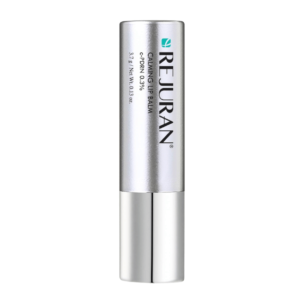 4. Rejuran Calming Lip Balm 3,7 g – kosteuttava huulivoide, jossa on C-PDRN valkoisella taustalla