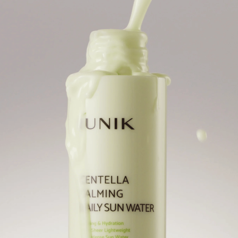 3. iUNIK Centella Calming Daily Sun Water – lähikuva rauhoittavan ja kosteuttavan aurinkosuojan kevyestä, voidemaisesta koostumuksesta