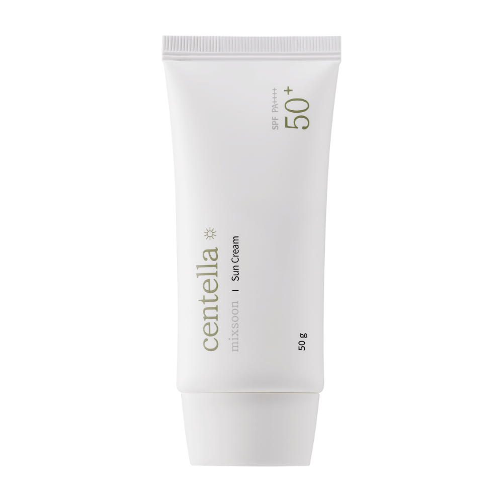 Valkoinen putkilo, jossa on Centella Sun Cream SPF 50+ PA++++. Putkilo on yksinkertainen vihreillä tekstiyksityiskohdilla, jotka sisältävät tuotemerkin ja tuotetiedot. Pakkaus sisältää 50 g aurinkovoidetta.