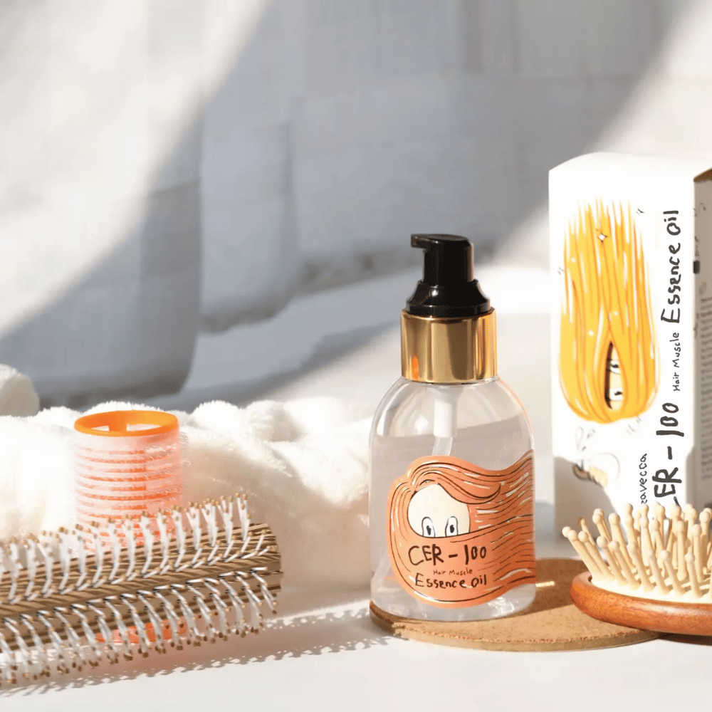 Elizavecca CER-100 Hair Muscle Essence Oil muotoilu – kosteuttava hiusöljy, joka auttaa vähentämään pörröisyyttä, antaa kiiltoa ja suojaa hiuksia muotoilun aikana.