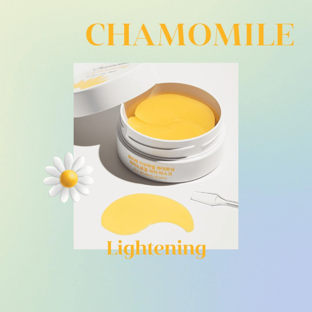 Kampanjakuva tuotteesta PETITFEE Chamomile Lightening Hydrogel Eye Mask, jossa on keltaiset hydrogeelilaput ja kamomillateema, jotka korostavat silmänympärysalueen kirkastavaa ja hehkua tuovaa vaikutusta.