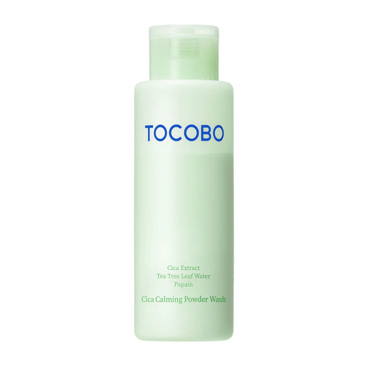 TOCOBO Cica Calming Powder Wash kasvojenpuhdistusaine, joka kuorii hellävaraisesti ja vahvistaa ihon suojakerrosta.