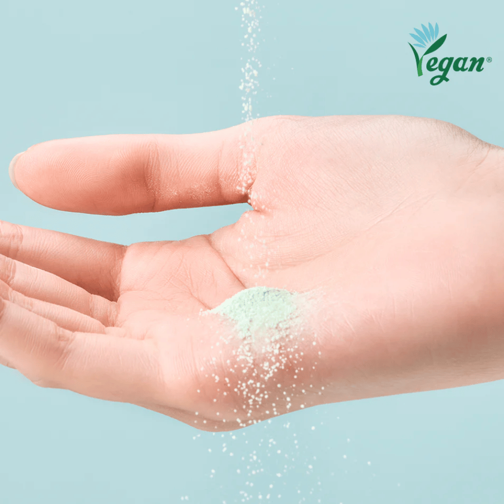 TOCOBO Cica Calming Powder Wash jauhemuodossa, joka aktivoidaan vedellä ja puhdistaa ihon hellävaraisesti.