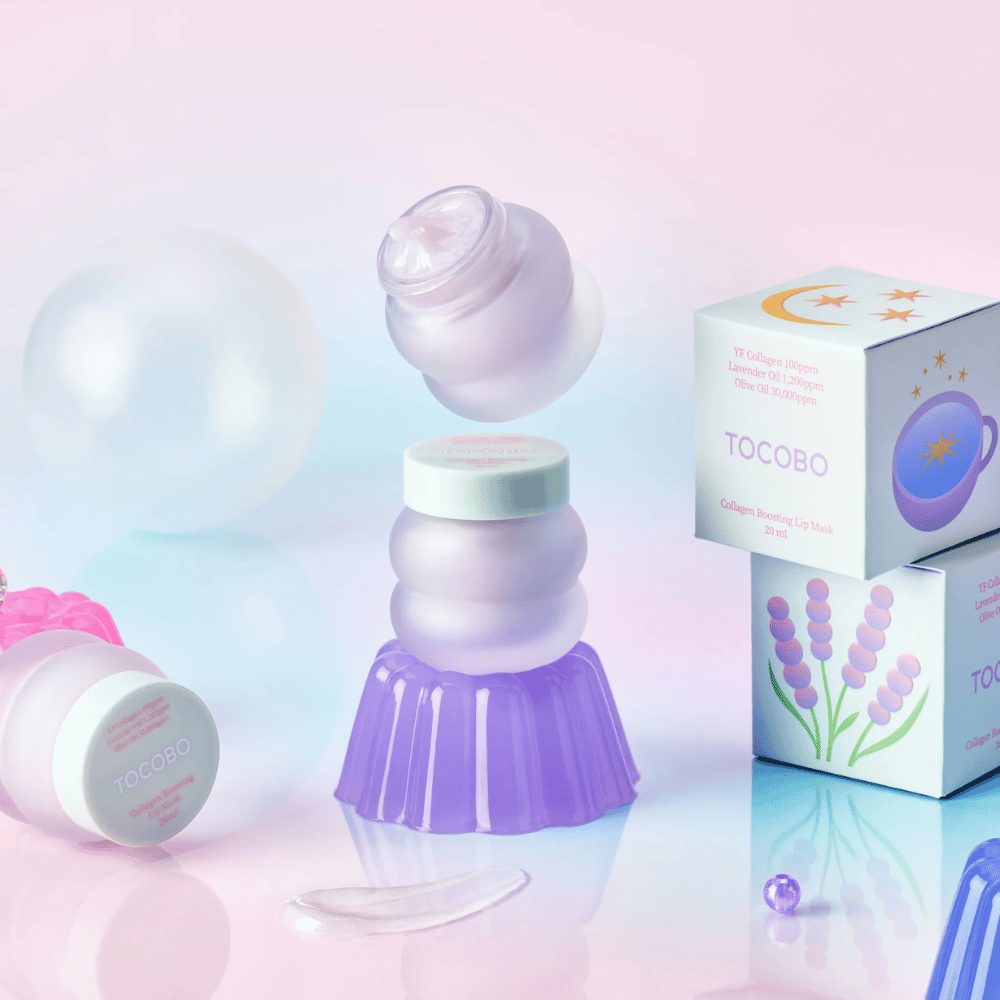 Useita purkkeja TOCOBO Collagen Boosting Lip Mask pastellivärisellä taustalla.