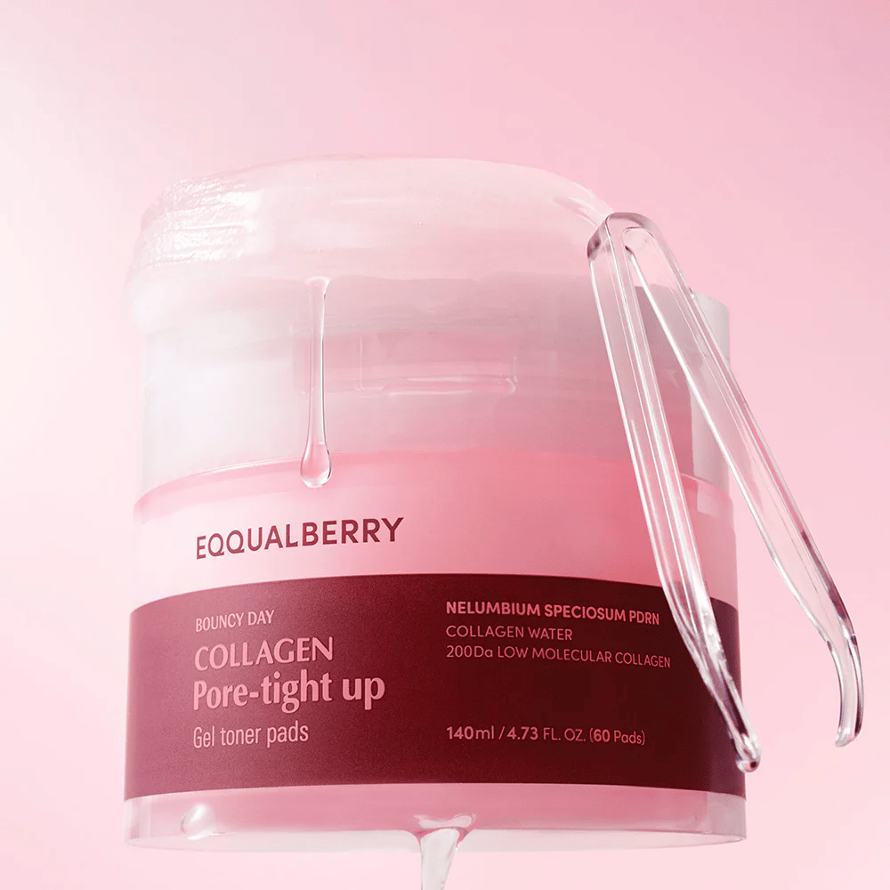 Pakkaus Collagen Pore-Tight Up Gel Toner Pads, vaaleanpunaisella sävyllä ja aktiivisilla ainesosilla kuten kollageeni ja Nelumbium Speciosum. Tuote näyttää, kuinka naamion geeli tippuu purkin reunalta.
