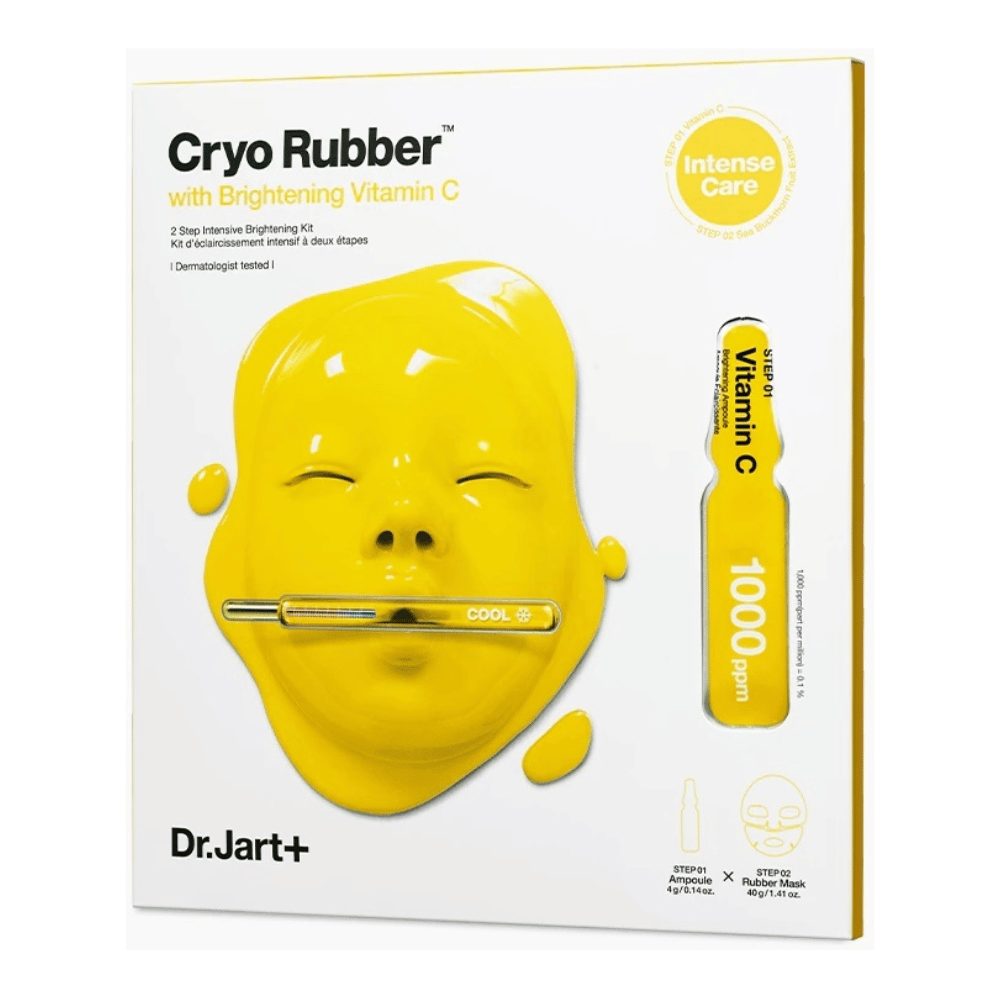 Dr.Jart+ kauneustuote nimeltä 'Cryo Rubber™ kirkastavalla C-vitamiinilla'. Pakkaus esittää keltaisen kasvonaamion, joka valuu nesteellä. Mainitaan, että se on '2-vaiheinen intensiivisesti kirkastava KIT' ja että se on 'dermatologisesti testattu'. Kuvitus 'C-vitamiini 1000ppm' löytyy oikealta.