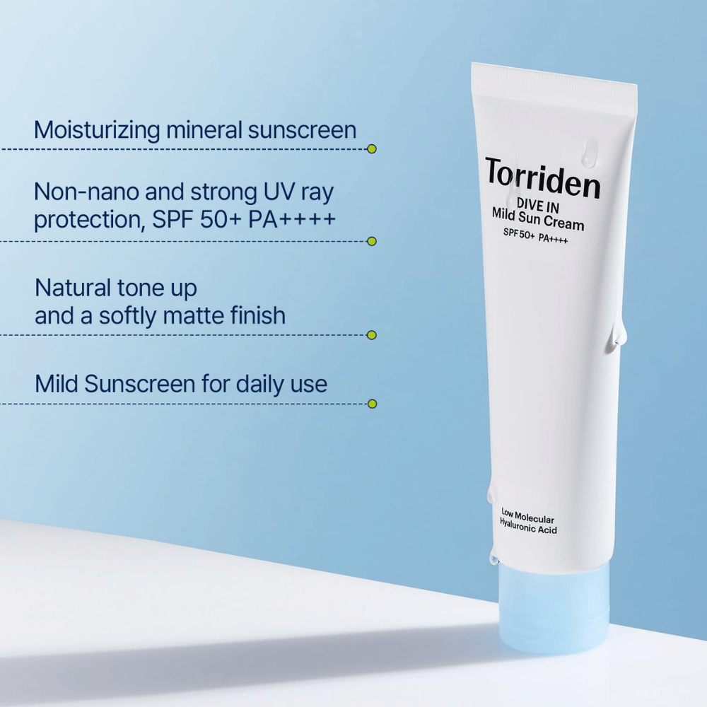 Aurinkovoideputkilo seisoo vaaleansinistä taustaa vasten, ja tekstissä kuvataan ominaisuuksia kuten SPF 50+, kosteutus ja päivittäinen käyttö.