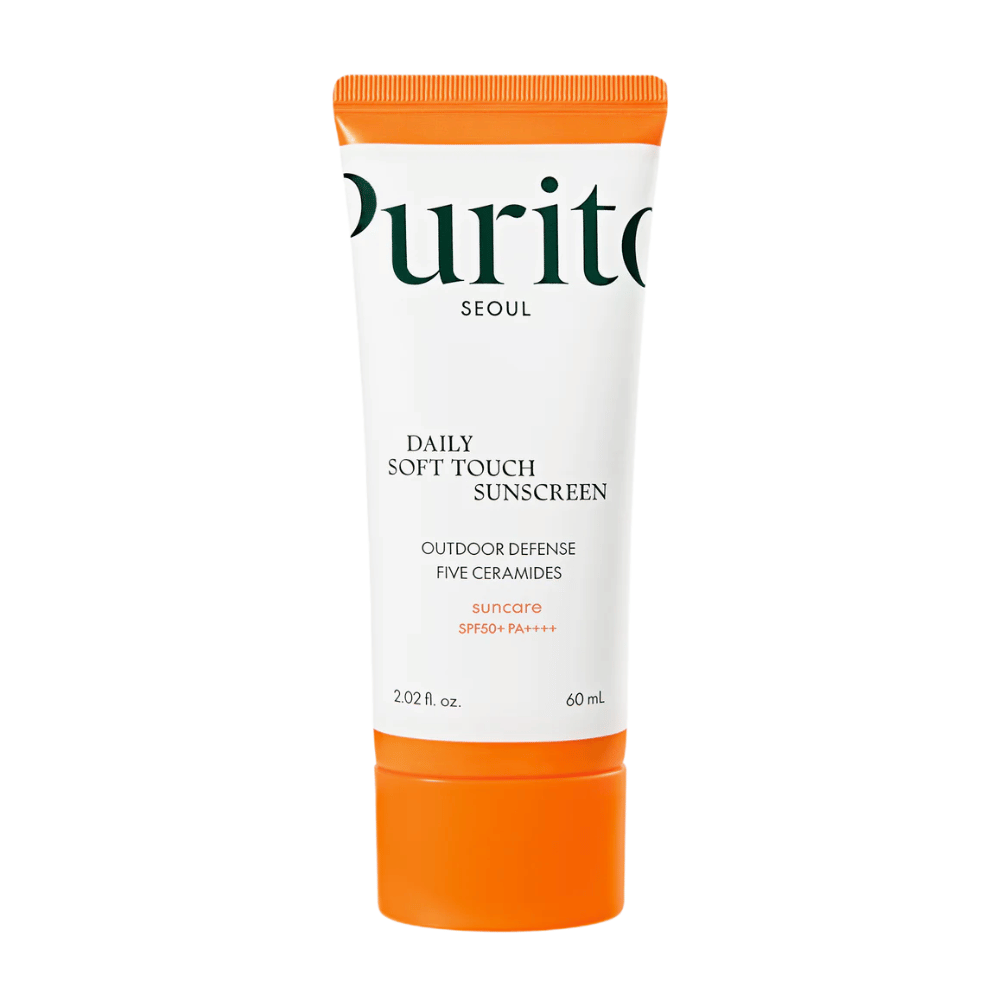 Purito Daily Soft Touch Sunscreen on aurinkosuoja, jossa on SPF50+ PA++++ ja joka tarjoaa tehokkaan suojan sekä UVA- että UVB-säteiltä. Silkkinen koostumus imeytyy nopeasti jättämättä valkoista kalvoa ja sopii kaikille ihotyypeille, myös herkälle iholle. Rikastettu viidellä eri keramidilla, se vahvistaa ihon suojamuuria ja pitää ihon kosteutettuna koko päivän. Täydellinen päivittäiseen käyttöön – kevyt, suojaava ja hoitava.