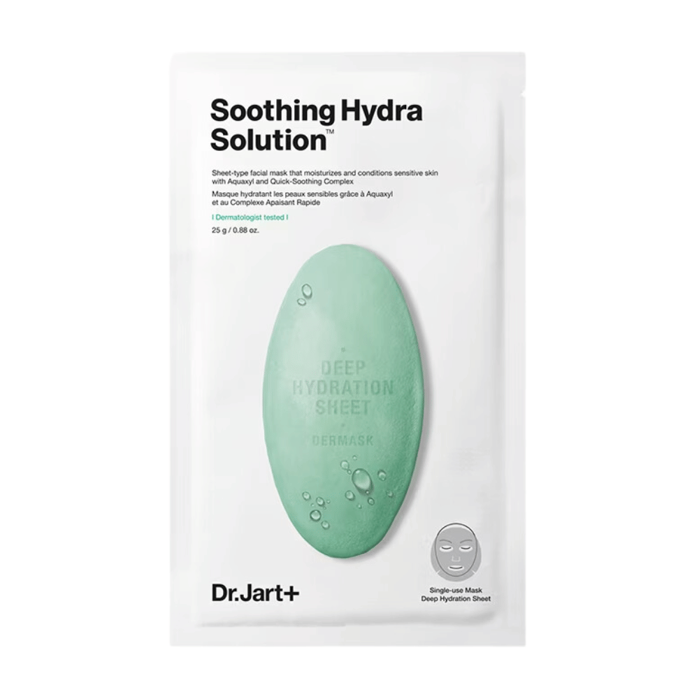 Pakkaus Dr.Jart+'n "Soothing Hydra Solution" syväkosteuttavasta kasvonaamiosta, jossa on vihreä vesipisaran muotoinen kuvio valkoisella taustalla. Naamio on kertakäyttötuote, joka on tarkoitettu syväkosteutukseen.