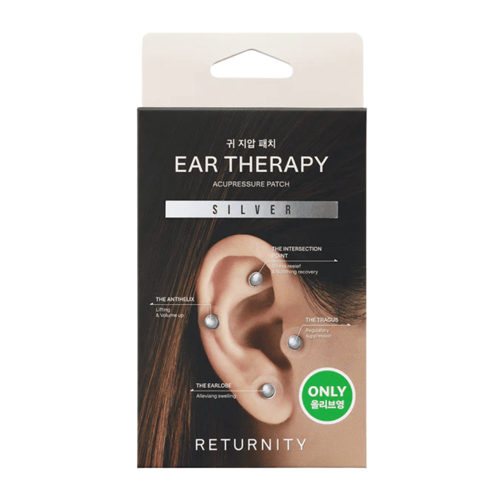 Pakkaus tuotteelle RETURNITY Ear Therapy Acupressure Patch Silver, jossa on hopeanvärisiä korvapaikkoja ja merkityt akupainantapisteet korvassa.