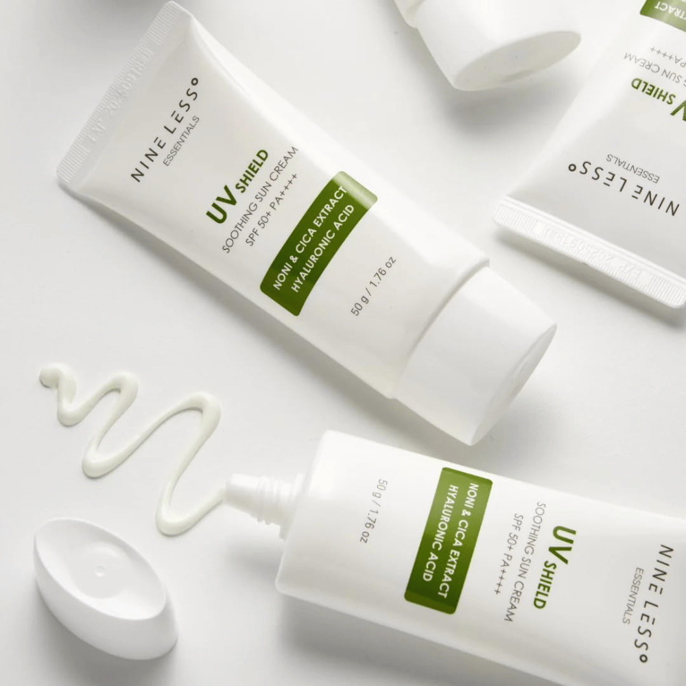 NINE LESS Essentials UV Shield Soothing Sun Cream SPF 50+ PA++++, jossa on nonia, cicaa ja hyaluronihappoa, jotka kosteuttavat ihoa ja suojaavat sitä UVA- ja UVB-säteiltä.