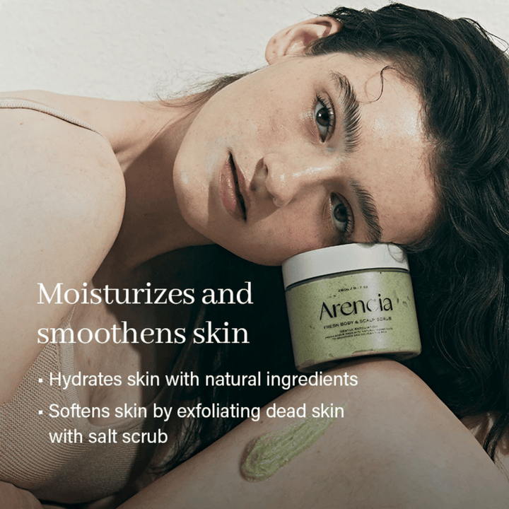 Malli rentoutuu Arencia Fresh Cloud Body & Scalp Scrubilla. Kosteuttava vartalokuorinta, joka pehmentää ihoa ja kuorii hellävaraisesti tasaisemman tuloksen saamiseksi.