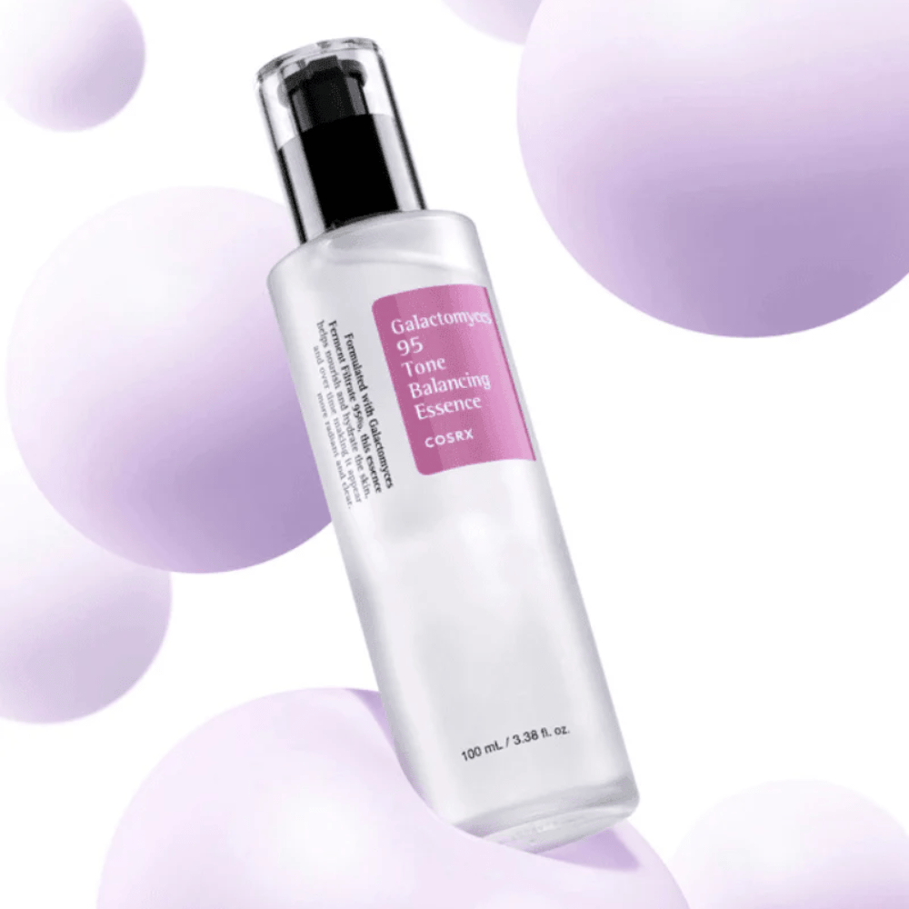 COSRX Galactomyces 95 Tone Balancing Essence läpinäkyvässä pullossa, jossa on violetti etiketti. Essence antaa hehkua, tasapainottaa ihon sävyä ja parantaa ihon rakennetta.