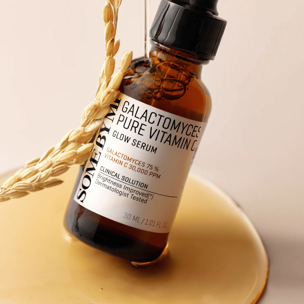 Some By Mi Galactomyces Pure Vitamin C Glow Serum on tehokas ratkaisu ihon hehkun ja tasaisuuden parantamiseen. 75 % galactomyces-uutetta ja 30 000 ppm C-vitamiinia sisältävä seerumi tarjoaa intensiivistä kirkastusta ja kosteutusta.