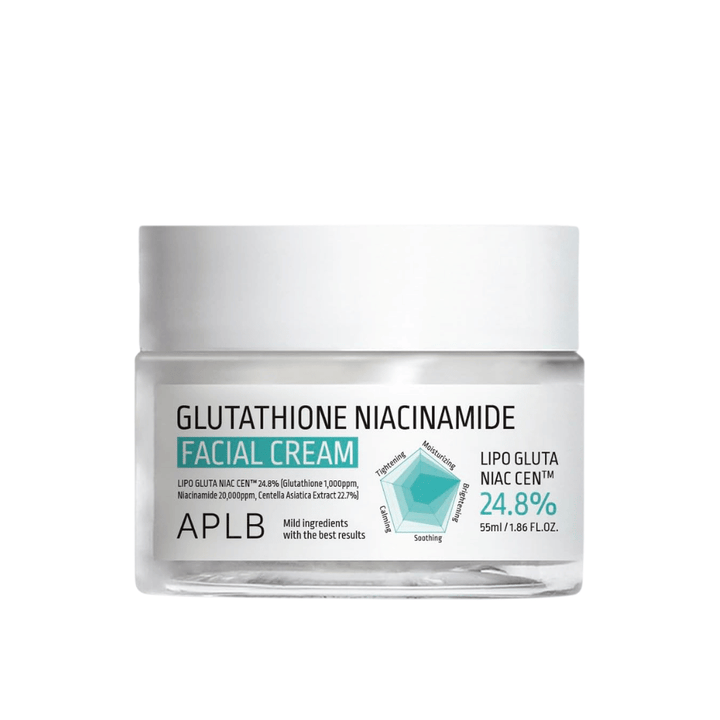 APLB Glutathione Niacinamide Facial Cream purkissa kevyellä koostumuksella, joka kosteuttaa, tasoittaa ihonsävyä ja antaa lisää hehkua