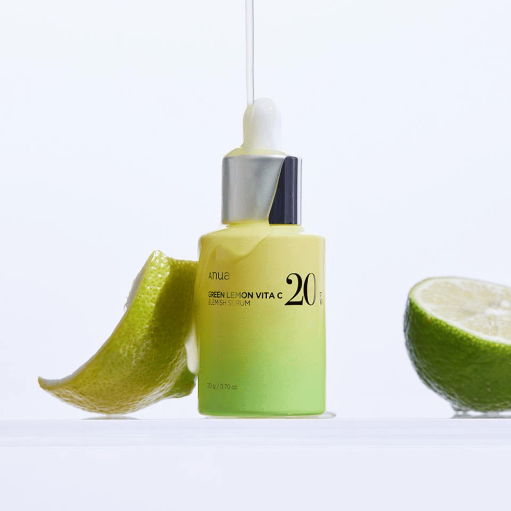 ANUA Green Lemon Vita C Blemish Serum, esitetty vihreällä sitruunaviipaleella, sisältää 20g seerumia.