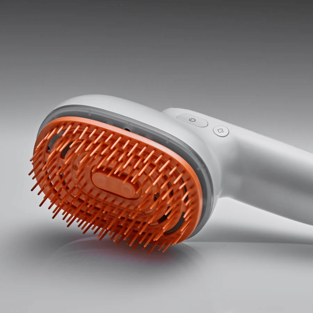 LILYEVE GrowTurn Brush Steam Booster – lähikuva harjaspäästä ja ohjauspainikkeista