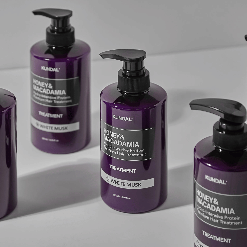 KUNDAL Honey & Macadamia Hydro-Intensive Protein Premium Hair Treatment White Musk, 500 ml, lila pumppullossa.