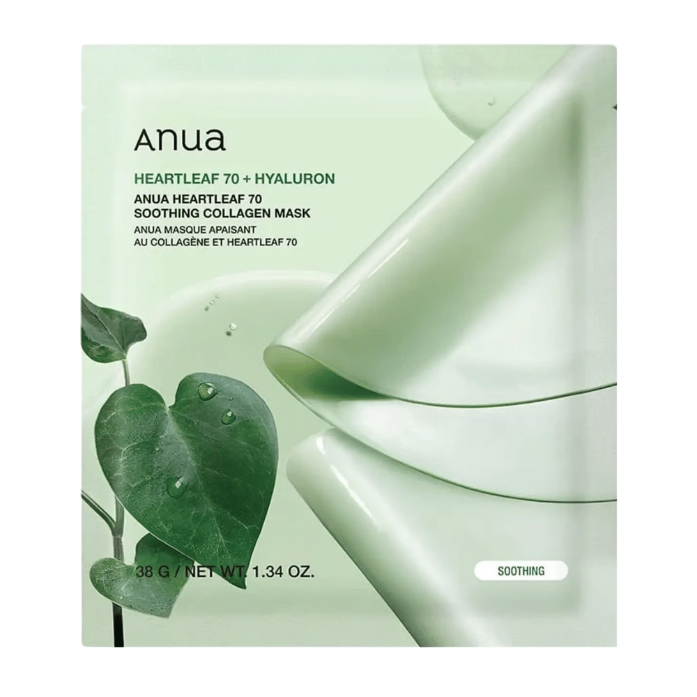 Puhdas tuotekuva tuotteesta Anua Heartleaf 70 Soothing Collagen Mask. Pakkauksessa on pehmeän vihreä muotoilu, joka välittää rauhoittavia ja kosteuttavia ominaisuuksia. Heartleaf-lehdet vesipisaroineen korostavat tuotteen keskittymistä herkälle iholle, kosteustasapainolle ja hoitaville ainesosille. Tuotetta markkinoidaan rauhoittavana kollageeninaamiona, jossa on heartleafia ja hyaluronihappoa.