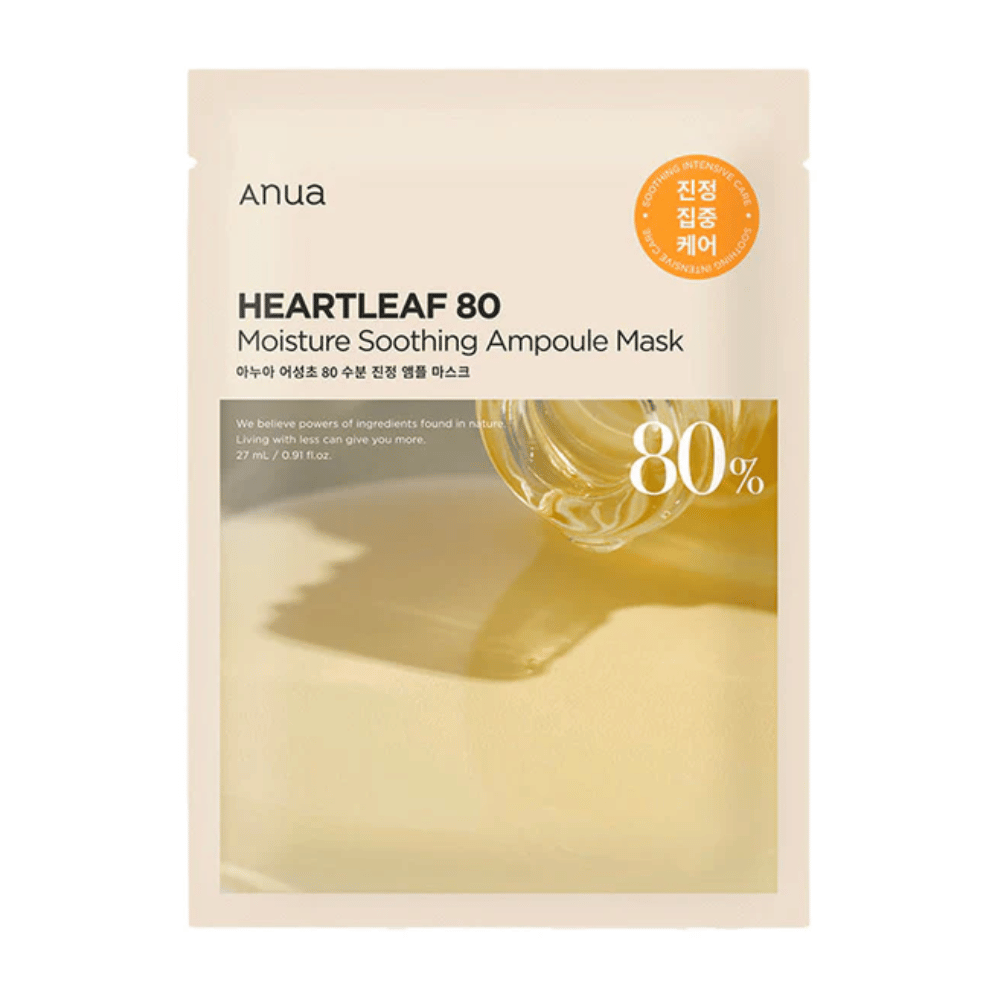 Pakkaus Anua Heartleaf 80 Moisture Soothing Ampoule Mask näyttää paksua, kultaista nestettä, joka tippuu pinnalle, ja selkeä etiketti osoittaa 80% pääainesosaa. Design on minimalistinen neutraaleilla väreillä.