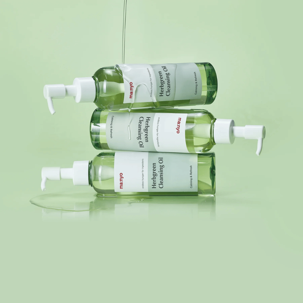 ma:nyo Herbgreen Cleansing Oil puhdistusöljy pinotuissa pulloissa, öljypuhdistus, joka liuottaa meikin, aurinkosuojan ja epäpuhtaudet kuivattamatta ihoa