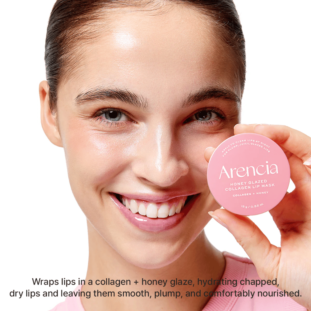 Malli pitää esillä tuotetta Arencia Honey Glazed Collagen Lip Mask ja näyttää lopputuloksen: kiiltävät, kosteutetut ja täyteläisemmät huulet. Painopiste on kuivien ja rohtuneiden huulten intensiivisessä hoidossa.
