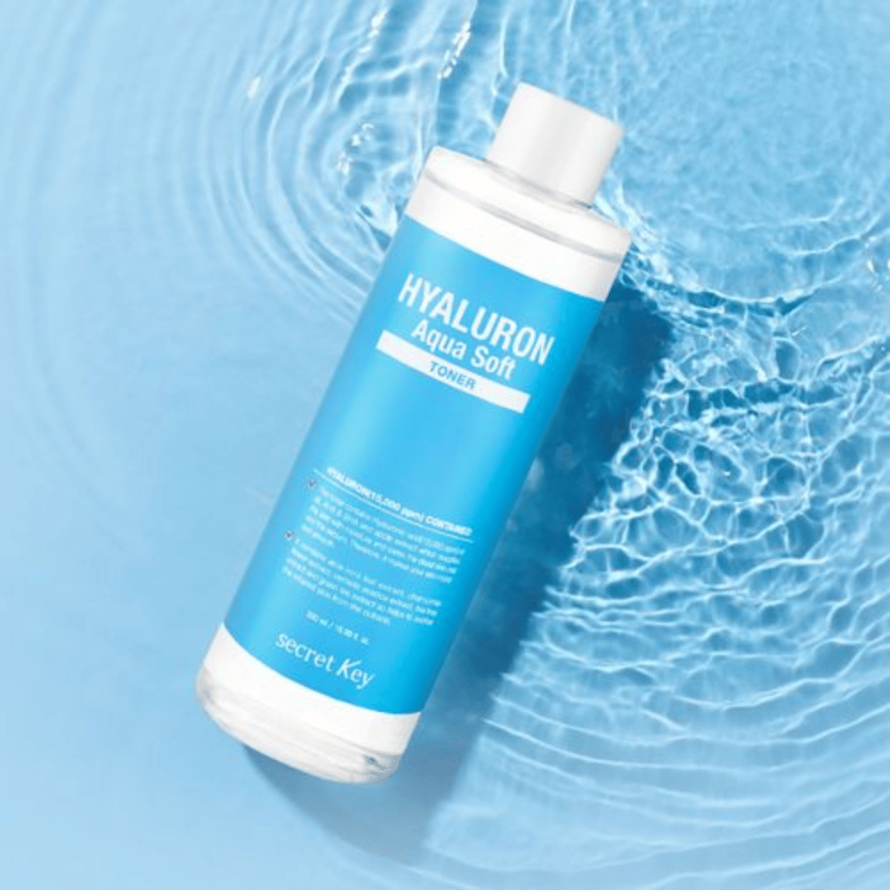 Hyaluron Aqua Soft Toner Secret Key – mieto, kosteuttava kasvovesi, joka sisältää 15 000 ppm hyaluronihappoa ja rauhoittaa sekä palauttaa ihon tasapainon.