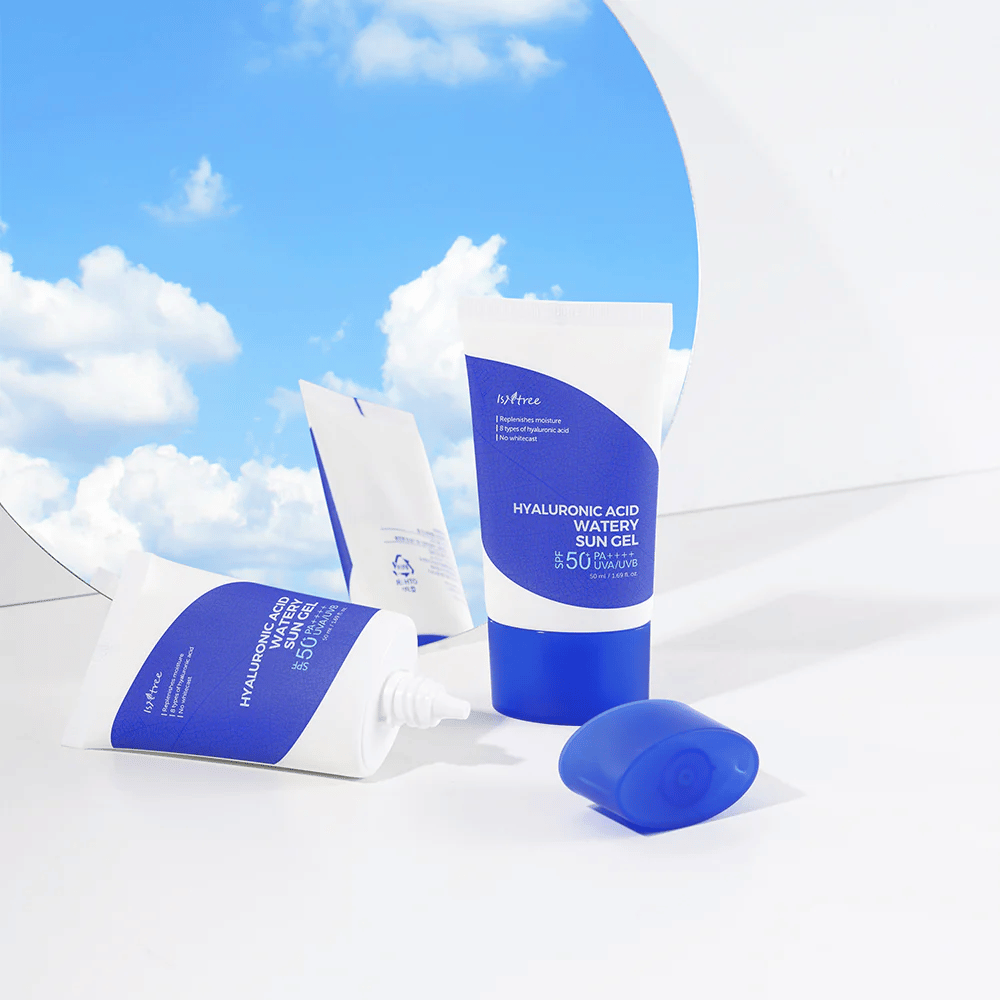 Sarja Isntree Hyaluronic Acid Watery Sun Gel Set valkoisella taustalla.