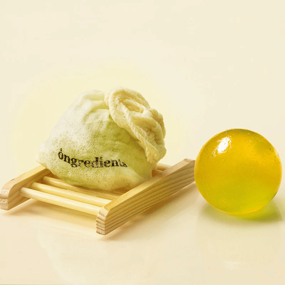 Ongredients Jeju Cica Cleansing Ball – kiinteä puhdistus kangaspussin kanssa, hellävarainen iholle ja valmistettu kasvipohjaisista ainesosista.