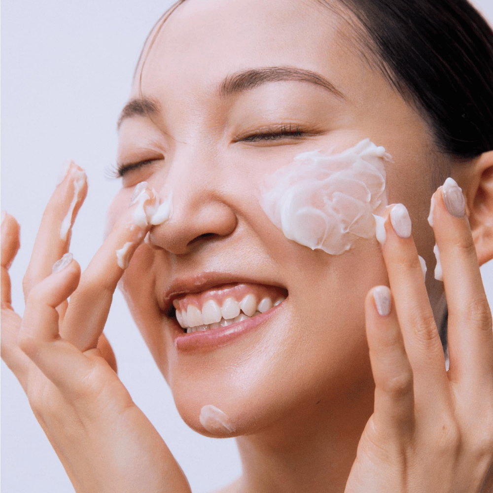 Beauty of Joseon Jello Skin Massage Cream levitetään kasvoille kosteuttavaan hierontaan ja vahvistamaan ihon suojakerrosta.