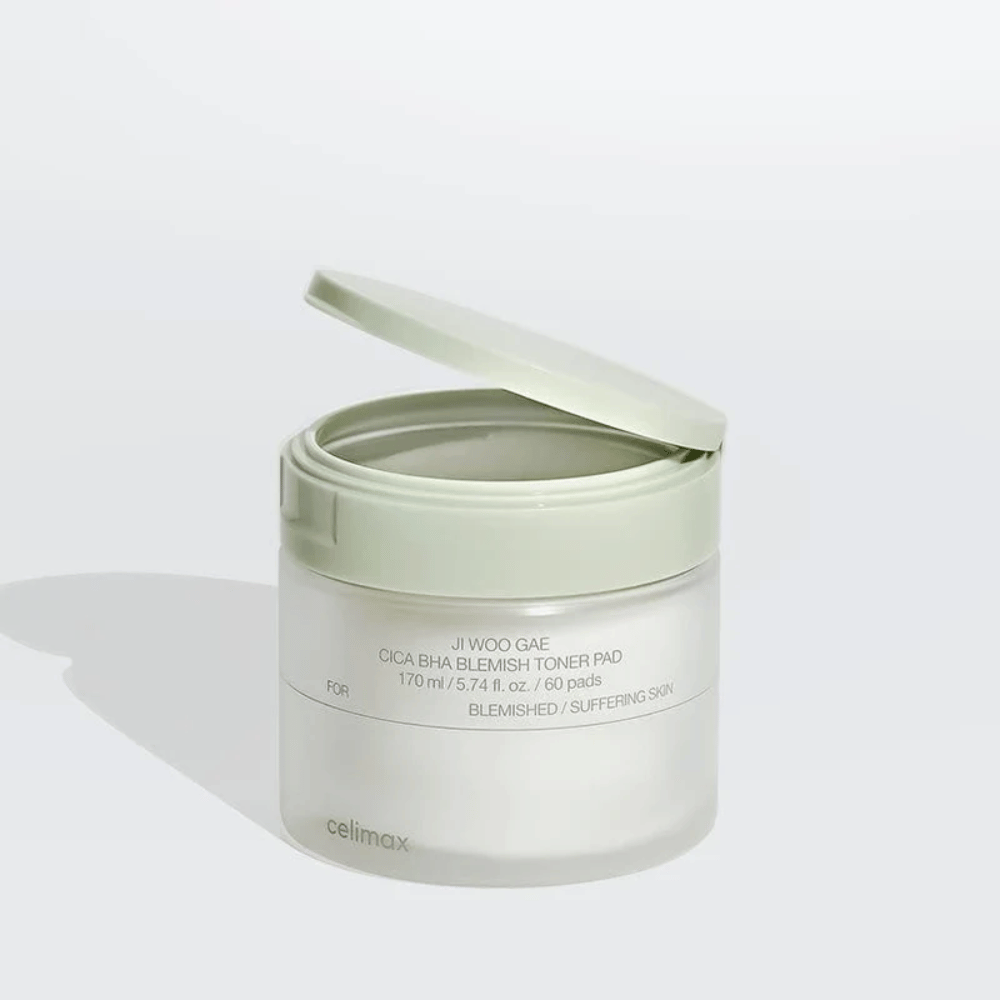 Avoin purkki Celimax Ji Woo Gae Cica BHA Blemish Toner Pad. Mieto puhdistava toner-tyyny, joka rauhoittaa ja tasapainottaa ihoa.