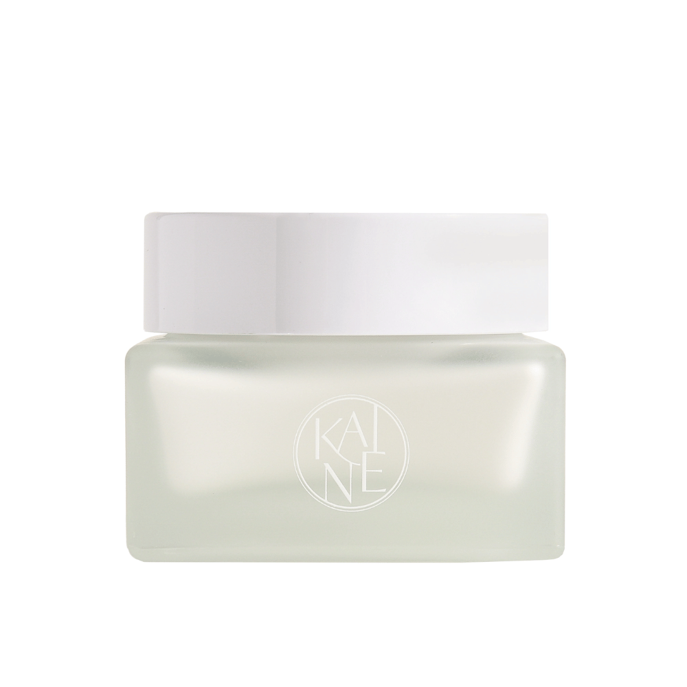 Valkoinen purkki, jossa on KAINE Vegan Collagen Youth Cream 50 ml, valkoisella kannella, joka edistää ikääntymisen ehkäisyä ja kosteutusta.