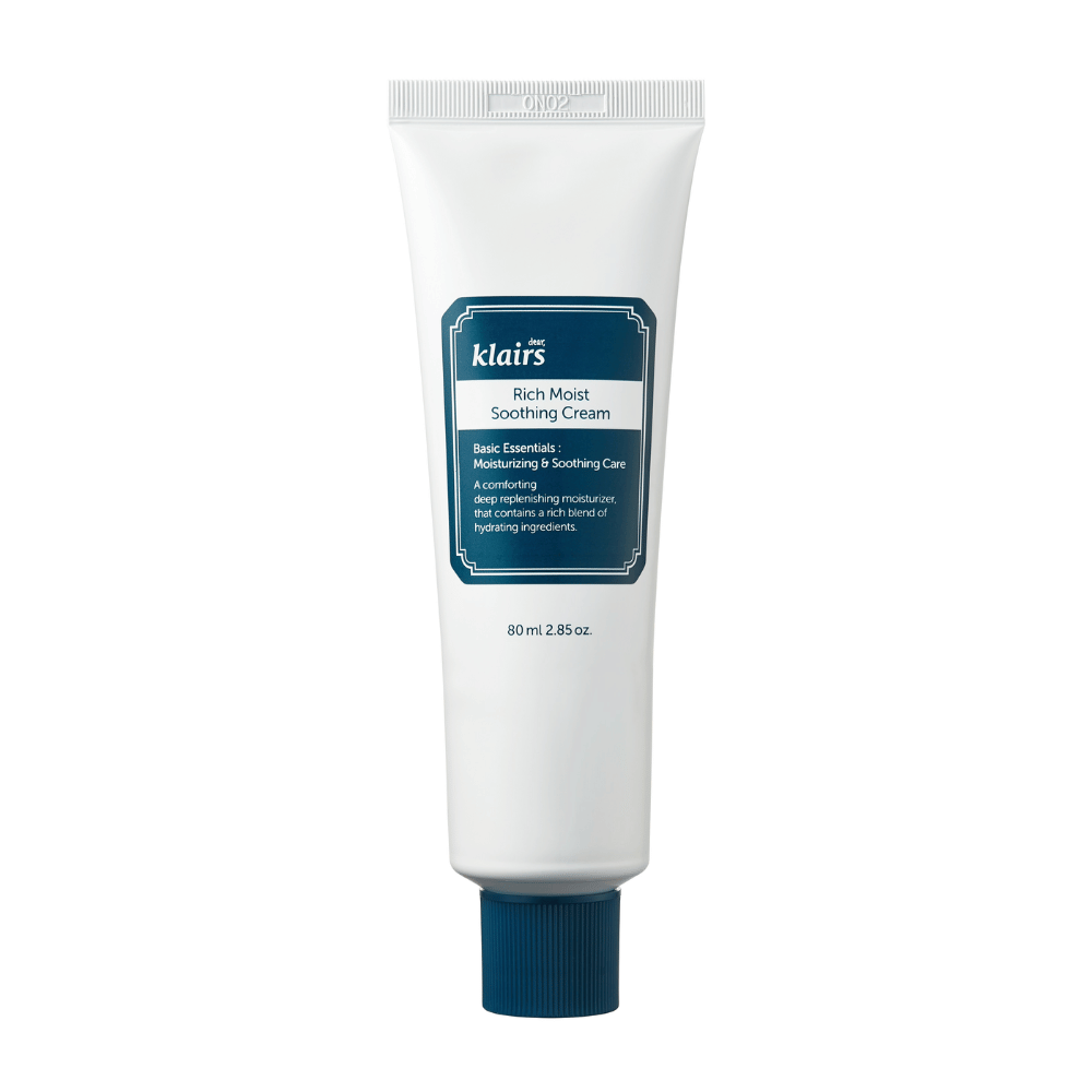 Putki Klairs Rich Moist Soothing Cream, jossa on tummansinisiä yksityiskohtia ja tuotetietoja, esitetty puhtaalla valkoisella taustalla.