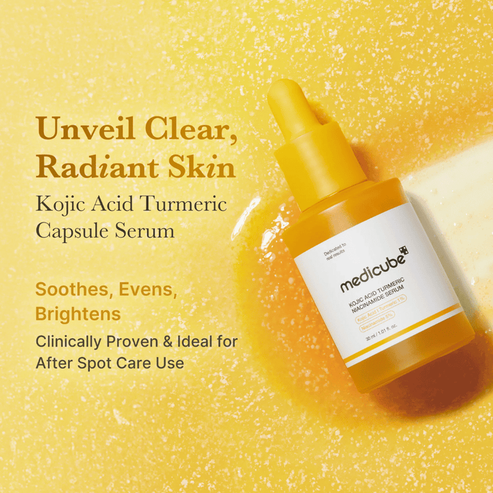 Kampanjakuva tuotteesta Medicube Kojic Acid Turmeric Niacinamide Serum vahvalla keltaisella väripaletilla, joka korostaa glow’ta, hehkua ja ihoa parantavia ominaisuuksia. Painopiste on ihon rauhoittamisessa, ihonsävyn tasoittamisessa ja kirkkaamman ulkonäön antamisessa post-acne care -hoidon jälkeen.
