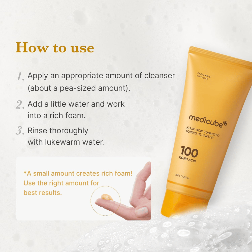 Medicube Kojic Acid Turmeric Toning Cleanser käyttöohjeilla kolmessa vaiheessa. Keltainen puhdistustuubi ja geeliä sormenpäässä annostelun havainnollistamiseksi.