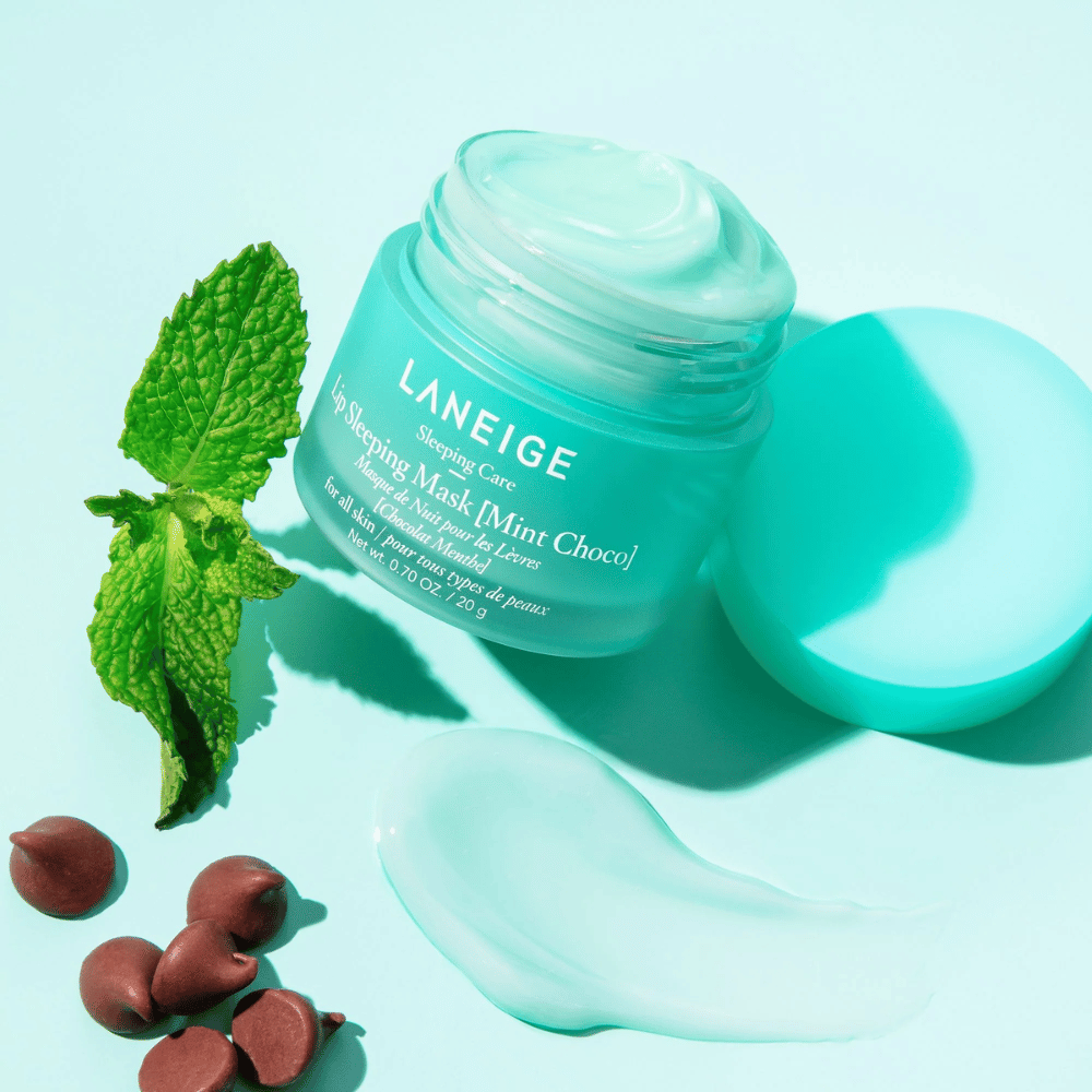 LANEIGE's Lip Sleeping Mask Mint Choco 20g sinisellä taustalla.